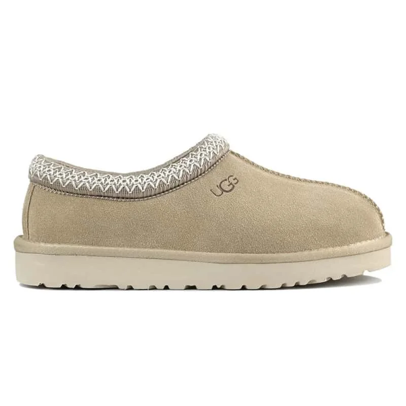 Beige suede slipper